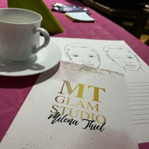 Dzień Kobiet w stylu lat 99/2000